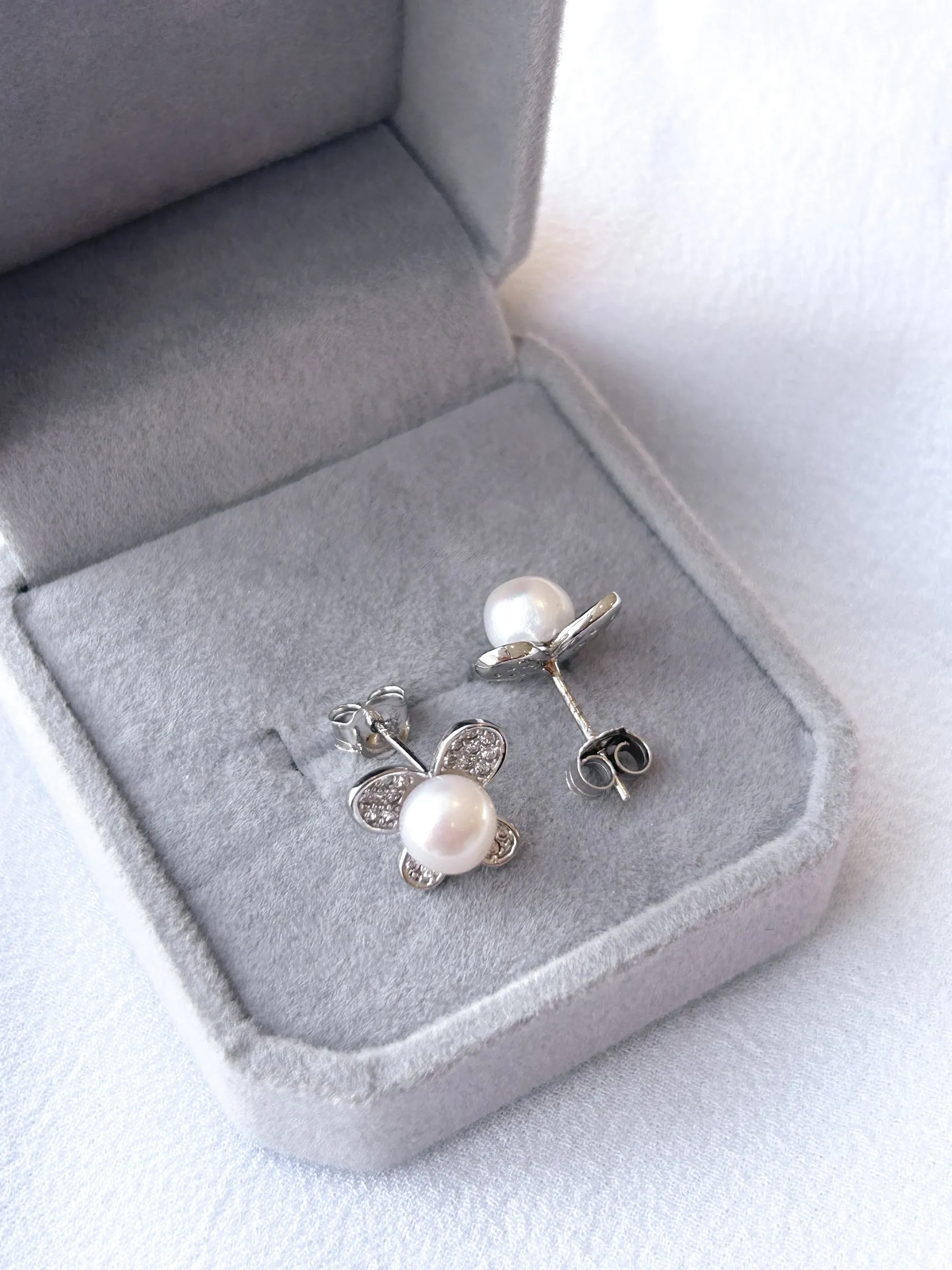 Athalia Pearl Stud Earrings