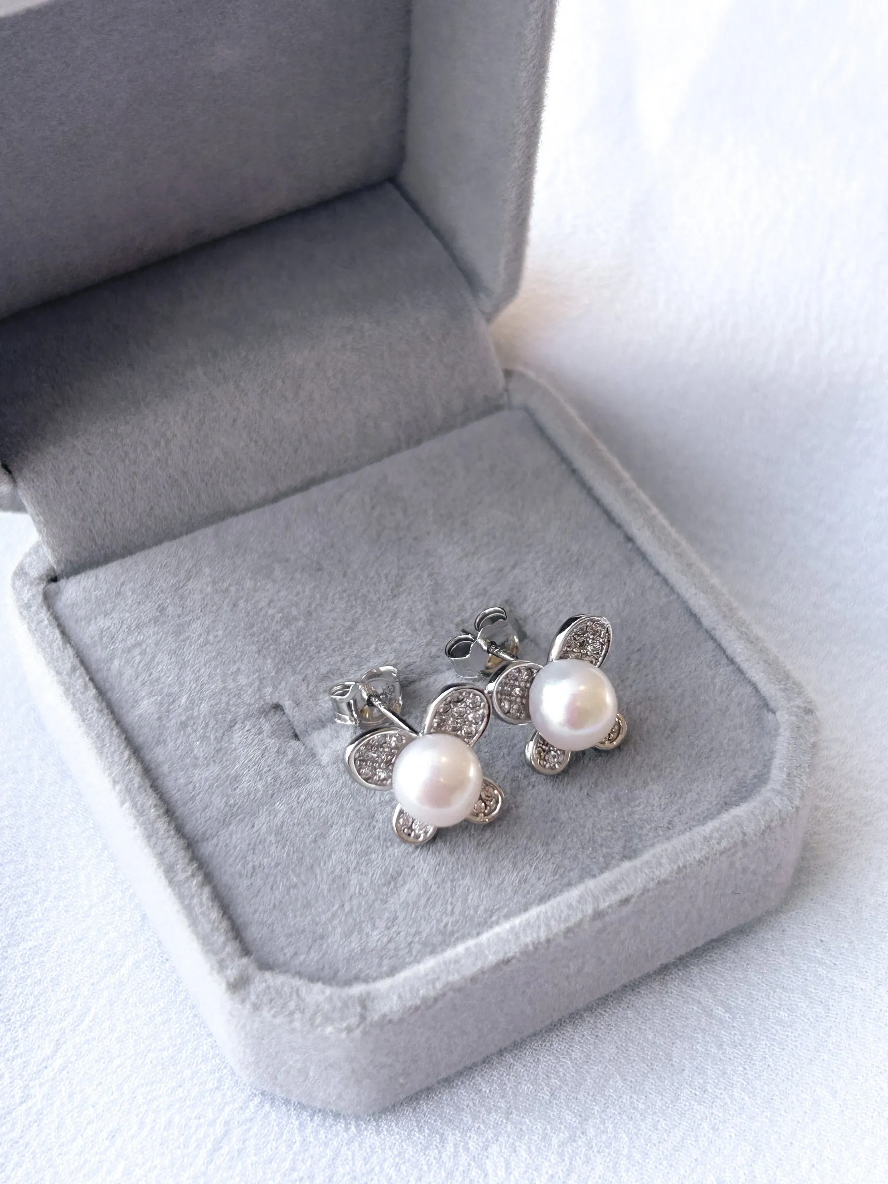 Athalia Pearl Stud Earrings