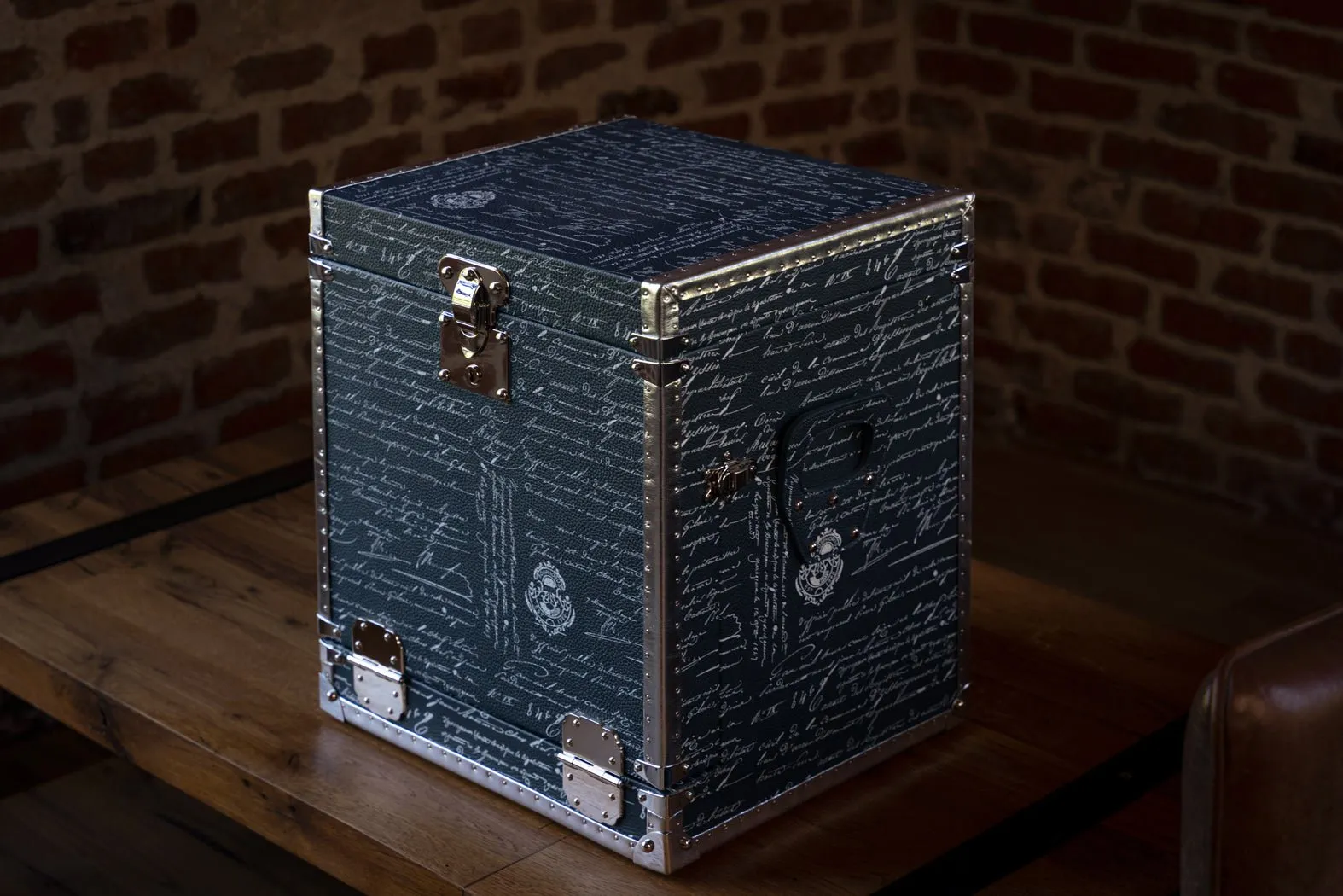 Bosphorus Watch Winder Trunk - Parchment Togo Navy Blue