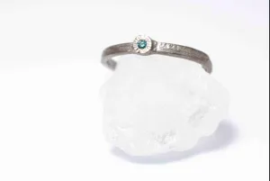 Earth ring Tiny - Style N°59 matted with SUN setting and a Sky Blue diamond