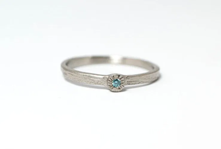 Earth ring Tiny - Style N°59 matted with SUN setting and a Sky Blue diamond