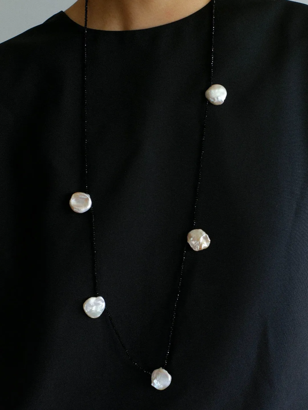 Large Petal Baroque Pearl Black Spinel Necklace-Five Pearls