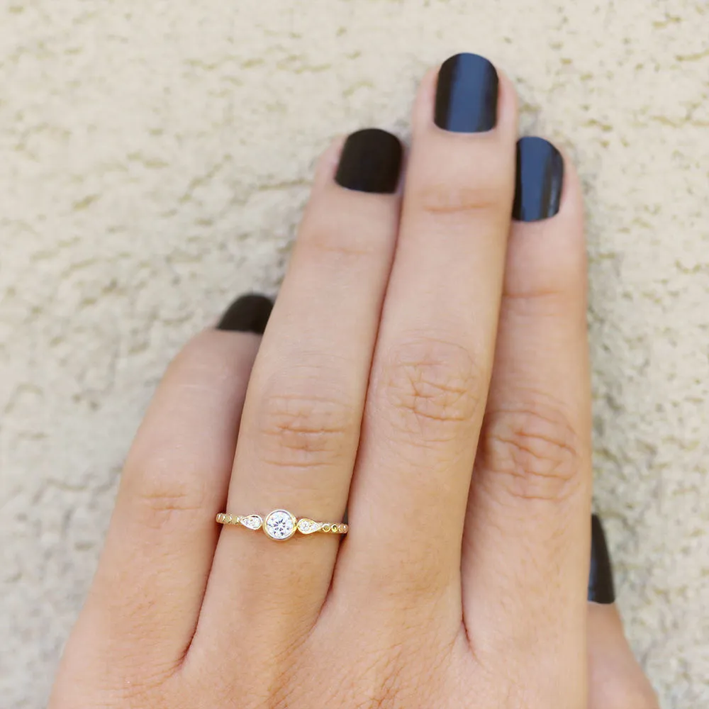 Milano Minimal Dainty Diamond Ring