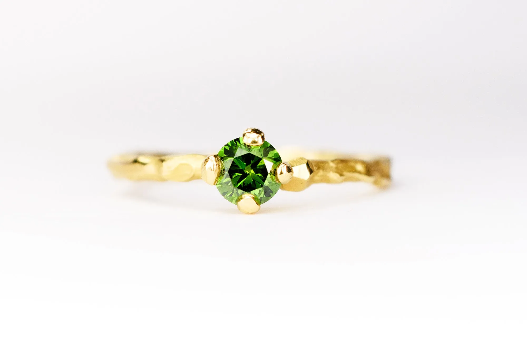 Miss Twiggy ring Solitair - Style N°40 with 4 mm Forest Green Diamond