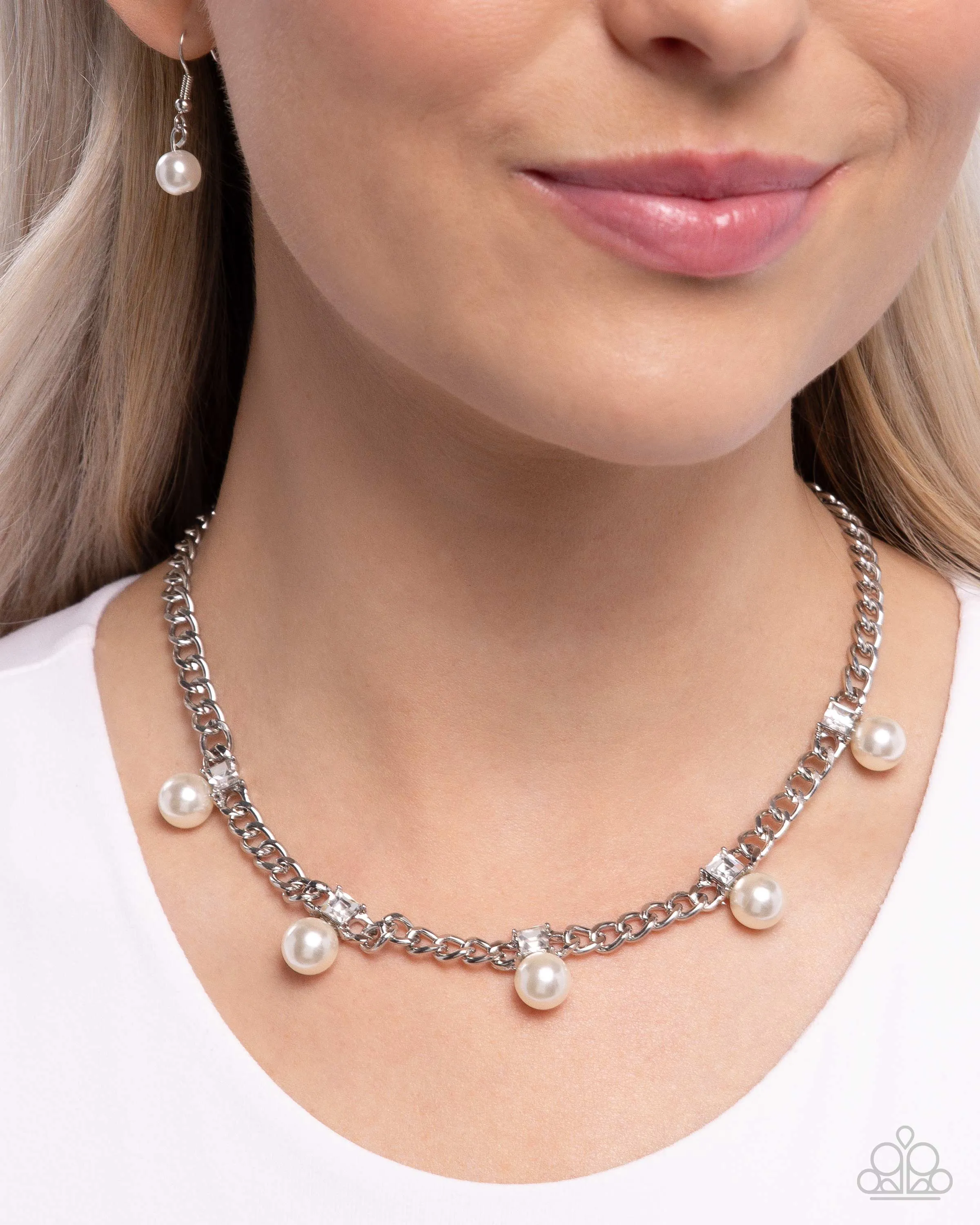 Necklaces Pearl Pedestal - White