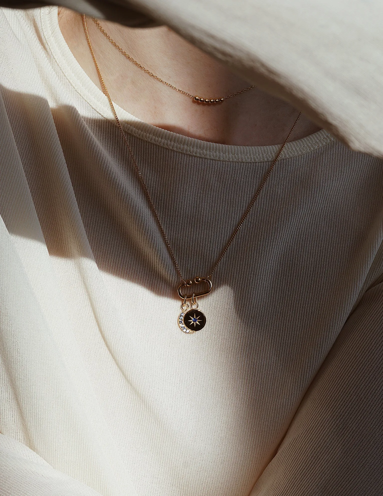 Nue necklace <br>Solid gold