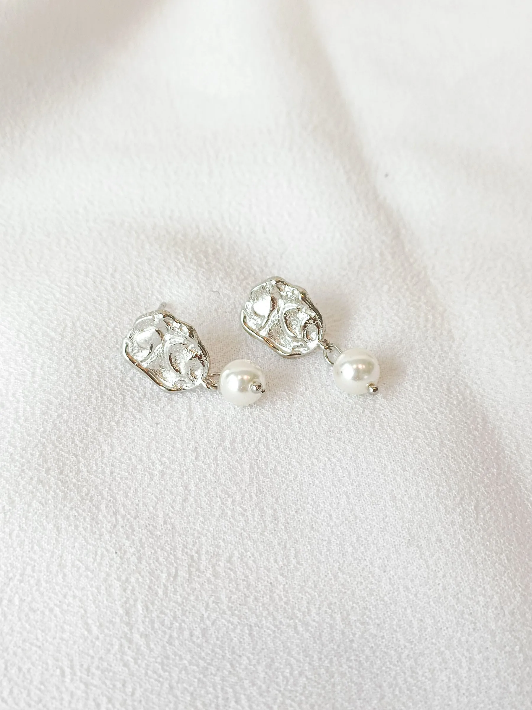 Phoebe Pearl Stud Earrings