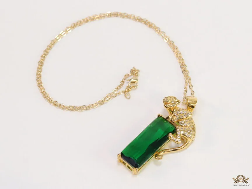 RITZY LUXURY EMERALD LEOPARD PENDANT NECKLACE