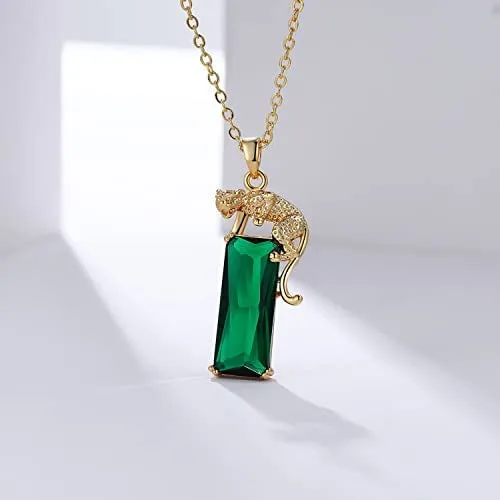 RITZY LUXURY EMERALD LEOPARD PENDANT NECKLACE