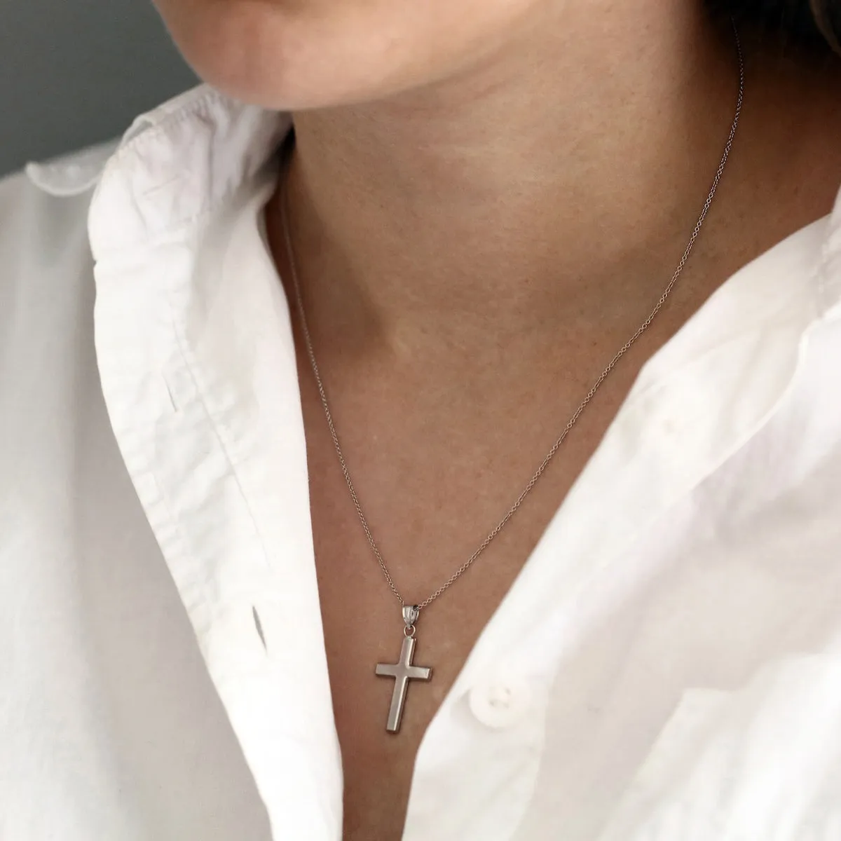 Soleil Collection 18" Plain Cross Necklace | 9K White Gold