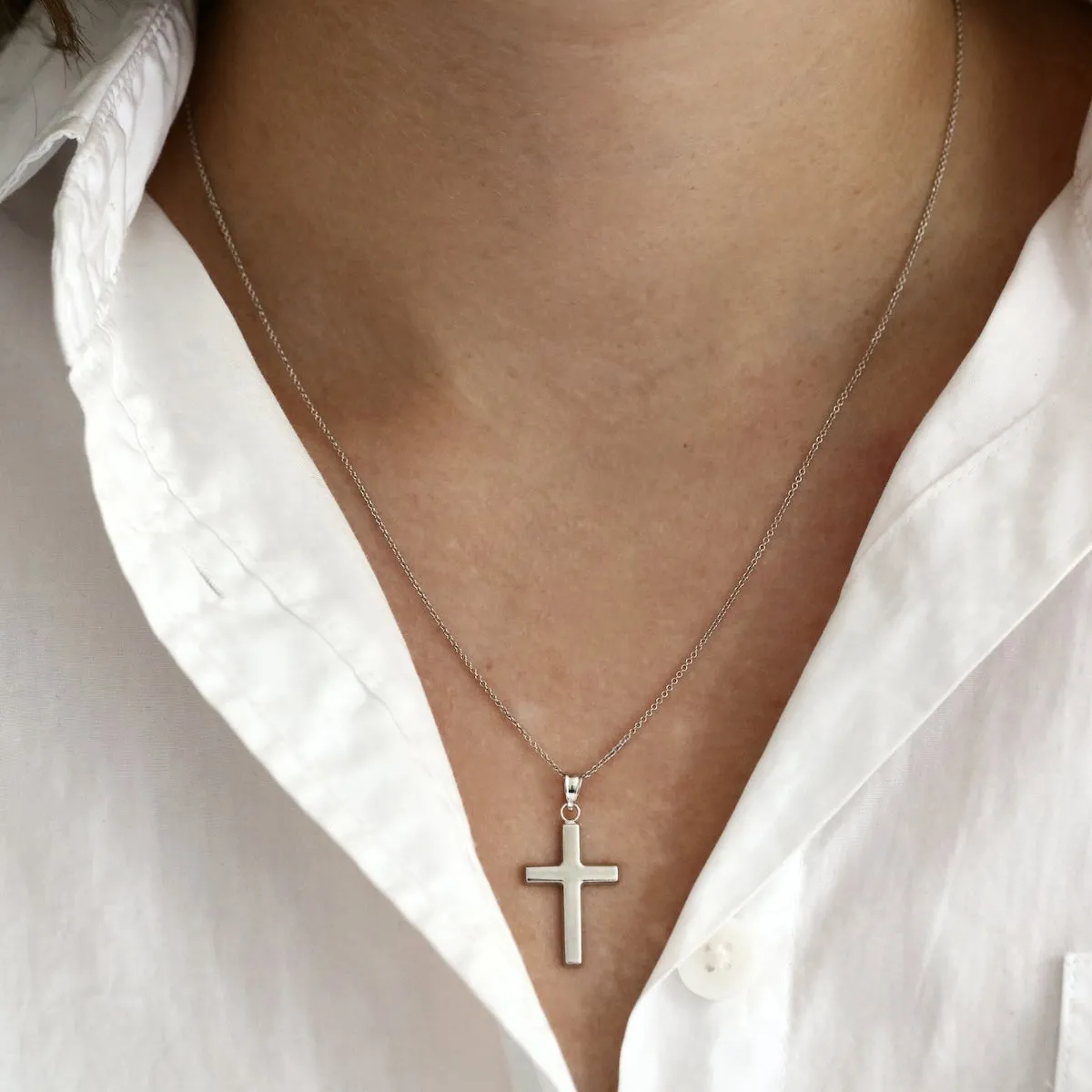 Soleil Collection 18" Plain Cross Necklace | 9K White Gold